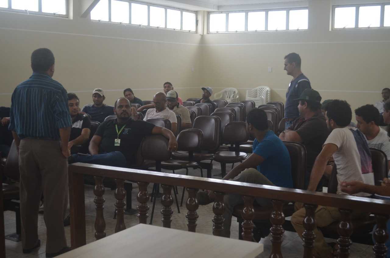Camacã: Secretaria de Agricultura e cafeicultores se reúnem para discutir a respeito da fumaça decorrente